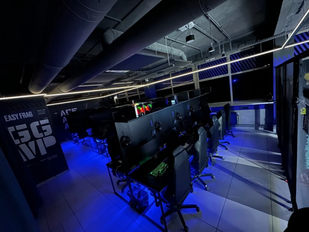 Компьютерный клуб True Gamers рядом с метро Немига