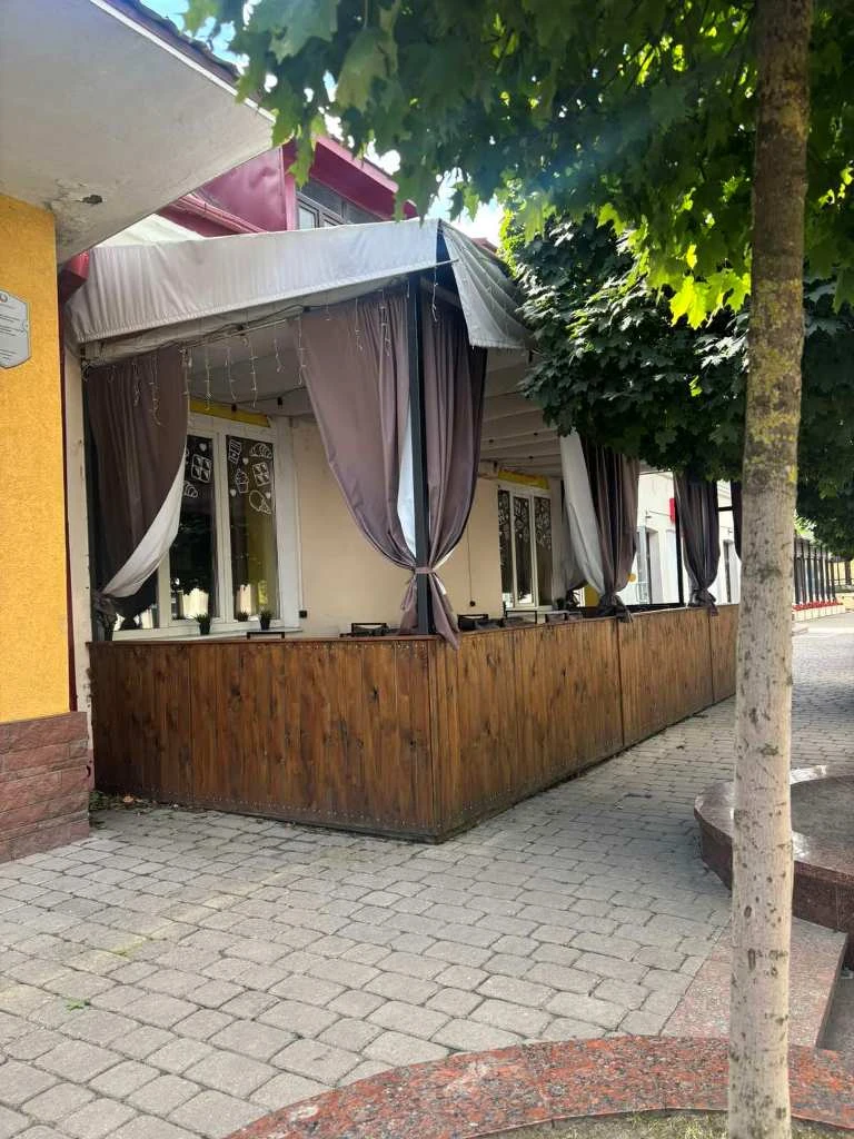 Кафе на центральной пешеходной улице в Пинске